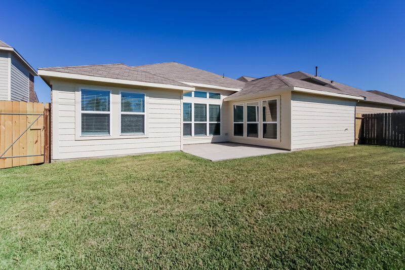 2,410/Mo, 5450 Peppermint Dr Baytown, TX 77521 Rear View