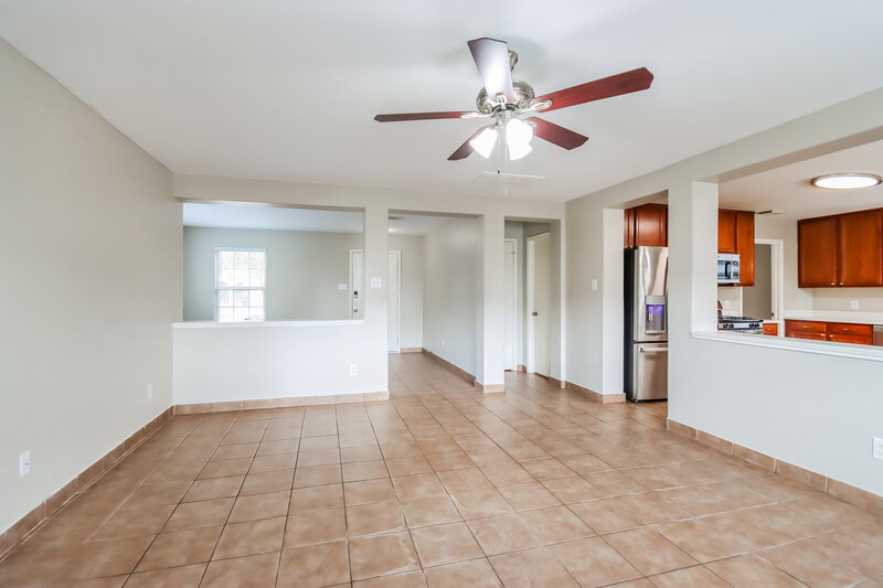 1,805/Mo, 29415 Legends Hill Dr Spring, TX 77386 Living Room View 2