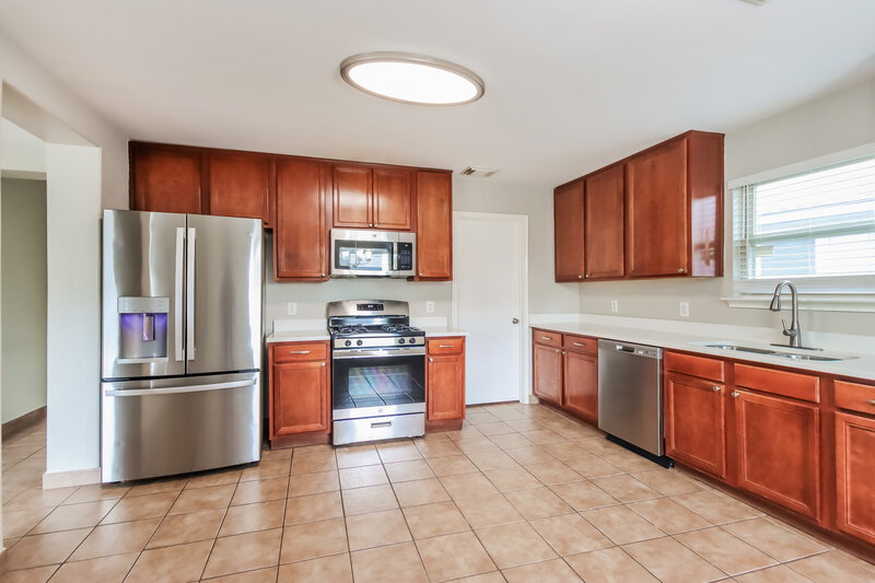 1,805/Mo, 29415 Legends Hill Dr Spring, TX 77386 Kitchen View 2