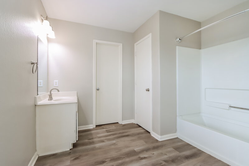 1,805/Mo, 29415 Legends Hill Dr Spring, TX 77386 Main Bathroom View