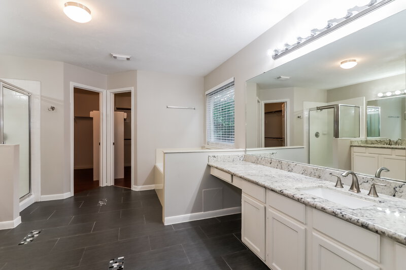 2,305/Mo, 16403 Crossfield Dr Houston, TX 77095 Main Bathroom View