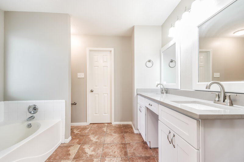3,150/Mo, 7014 Hayden Dr Magnolia, TX 77354 Main Bathroom View