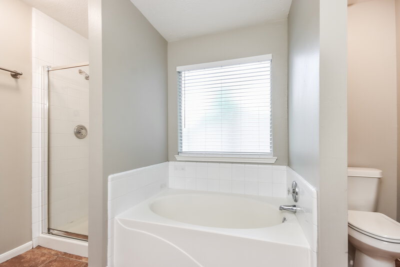 3,150/Mo, 7014 Hayden Dr Magnolia, TX 77354 Main Bathroom View 2
