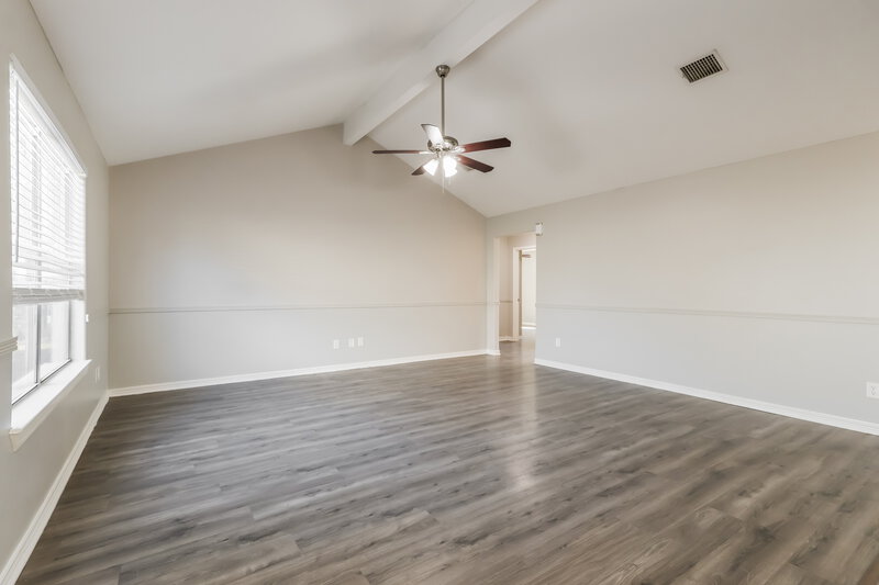 1,675/Mo, 16257 Sun View Ln Conroe, TX 77302 Living Room View