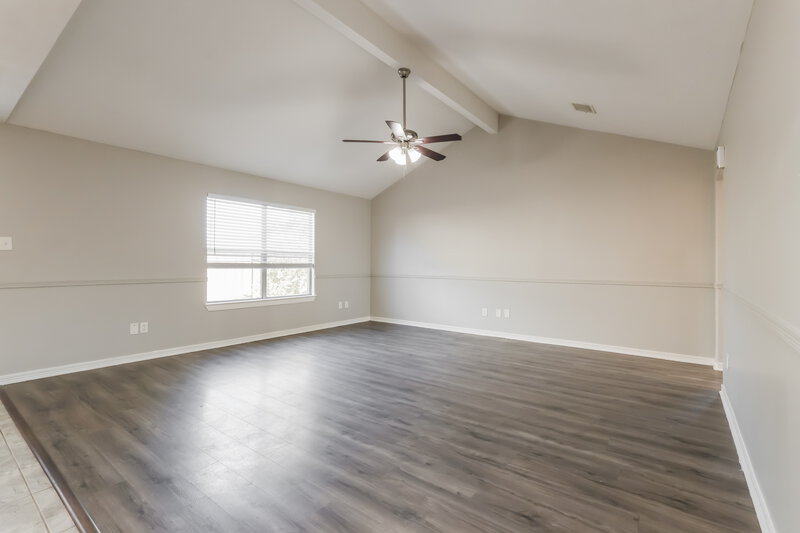 1,675/Mo, 16257 Sun View Ln Conroe, TX 77302 Living Room View 2