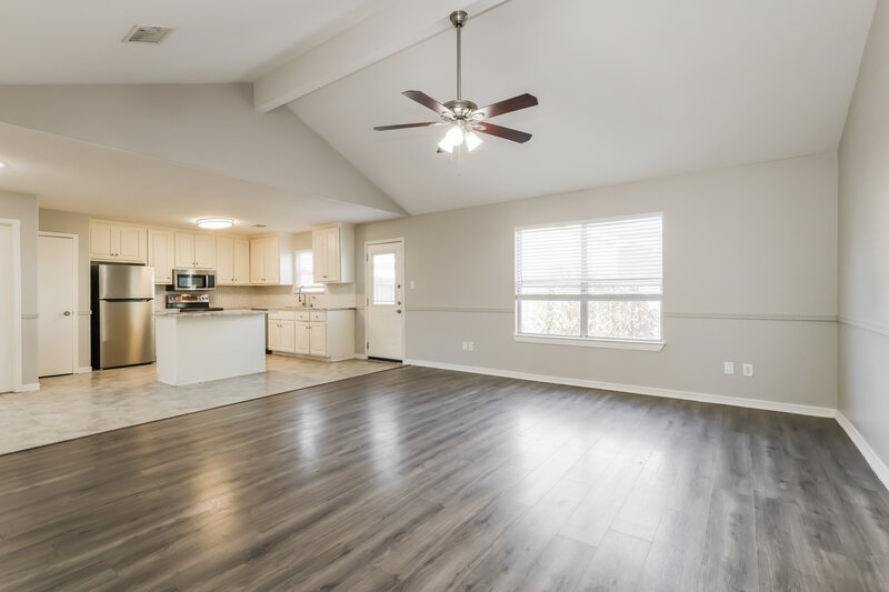 1,675/Mo, 16257 Sun View Ln Conroe, TX 77302 Living Room View 3