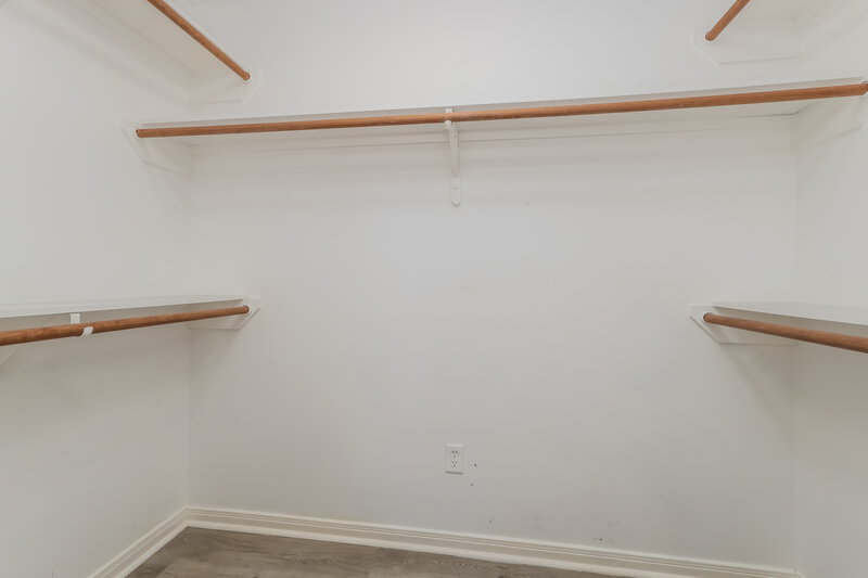 1,675/Mo, 16257 Sun View Ln Conroe, TX 77302 Walk In Closet View