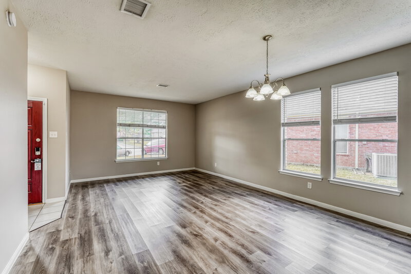 2,045/Mo, 21902 Willow Shadows Dr Tomball, TX 77375 Living Room View