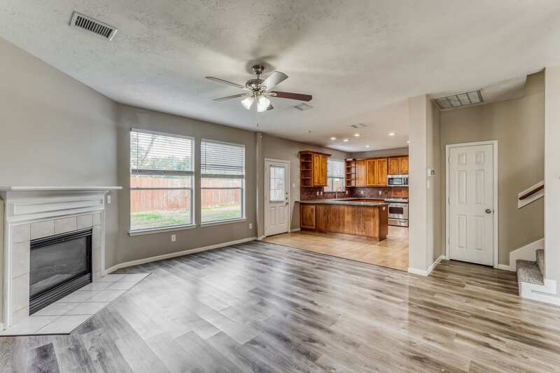 2,045/Mo, 21902 Willow Shadows Dr Tomball, TX 77375 Living Room View 3