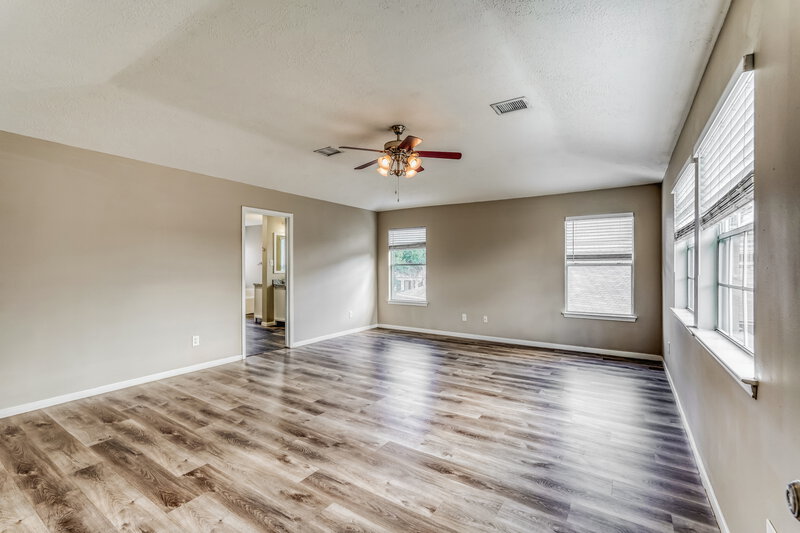 2,045/Mo, 21902 Willow Shadows Dr Tomball, TX 77375 Main Bedroom View