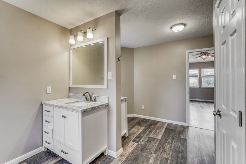 2,045/Mo, 21902 Willow Shadows Dr Tomball, TX 77375 Main Bathroom View 2