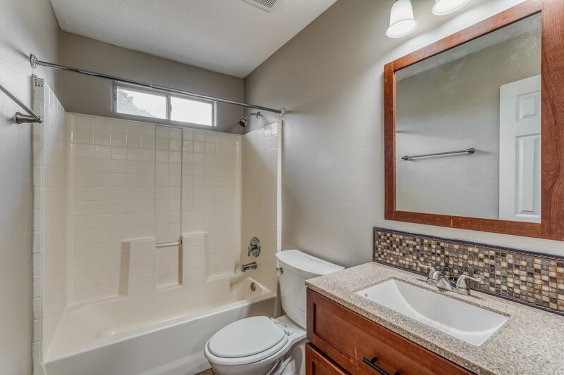 2,045/Mo, 21902 Willow Shadows Dr Tomball, TX 77375 Bathroom View