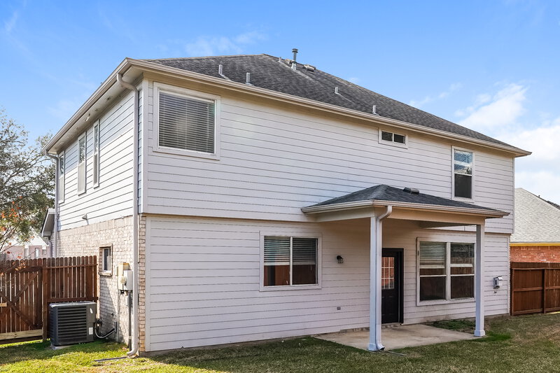 2,045/Mo, 21902 Willow Shadows Dr Tomball, TX 77375 Rear View
