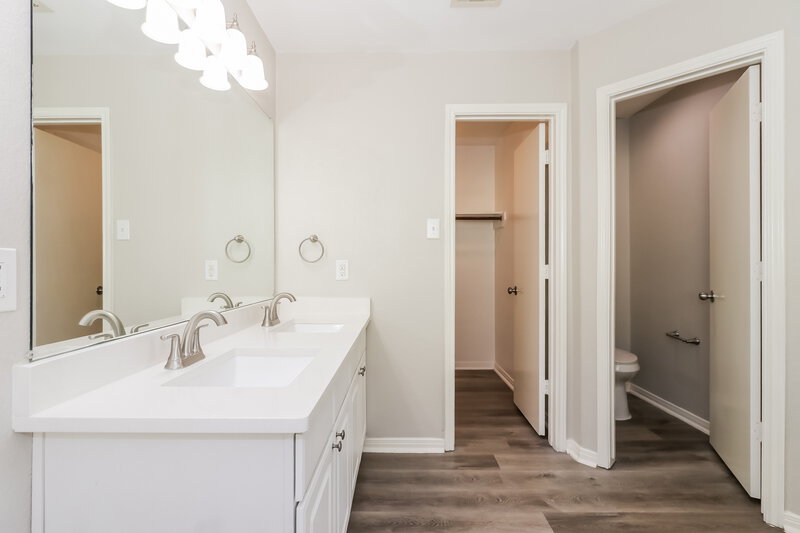 2,200/Mo, 29059 Birch Green Way Spring, TX 77386 Main Bathroom View 2