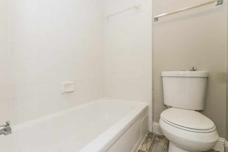 1,685/Mo, 4167 Amir St Houston, TX 77072 Bathroom View