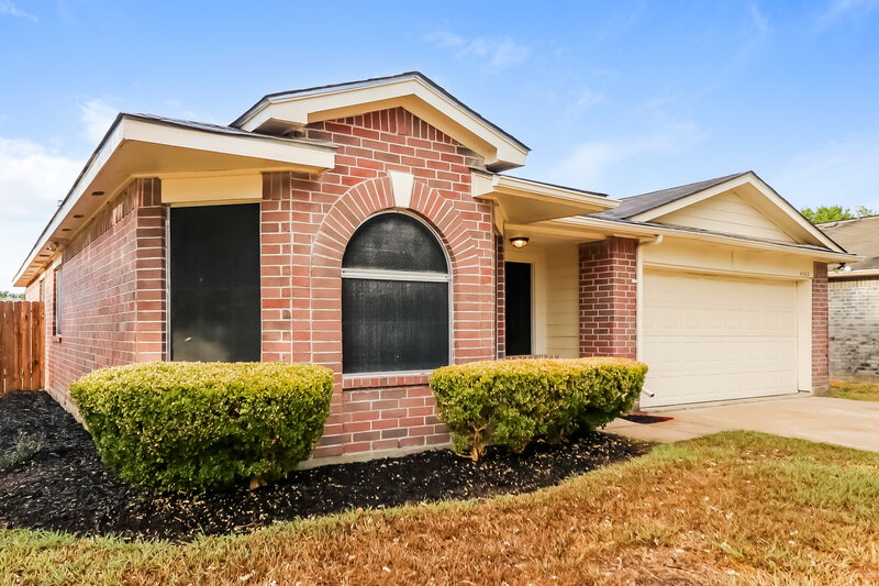 2,175/Mo, 4562 Buckleridge Rd Houston, TX 77053 Front View