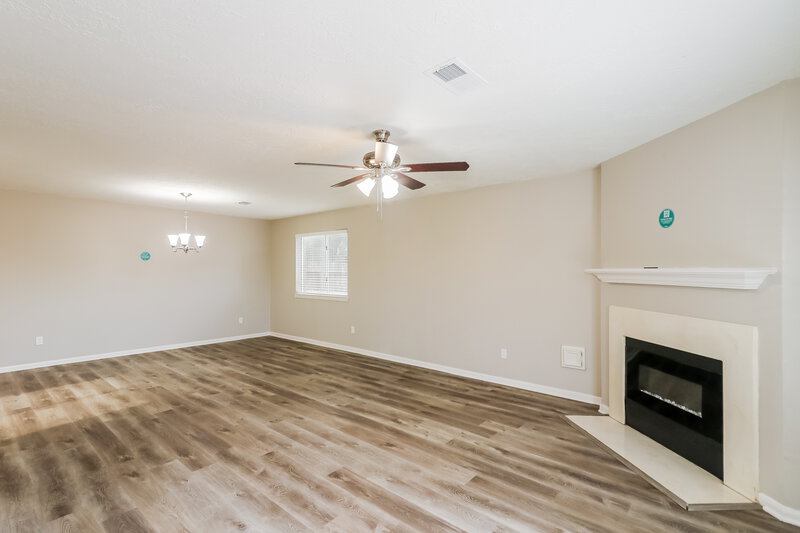 2,175/Mo, 4562 Buckleridge Rd Houston, TX 77053 Living Room View