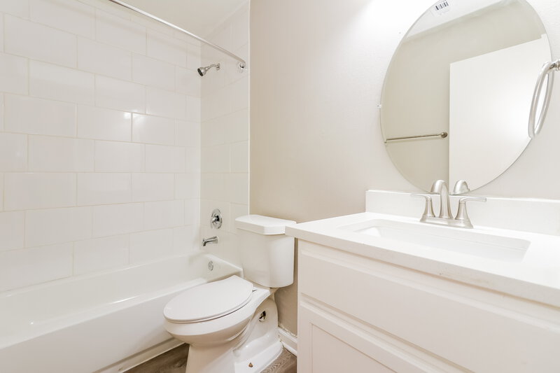 2,175/Mo, 4562 Buckleridge Rd Houston, TX 77053 Bathroom View