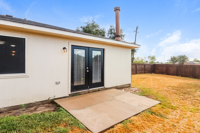 2,175/Mo, 4562 Buckleridge Rd Houston, TX 77053 Rear View