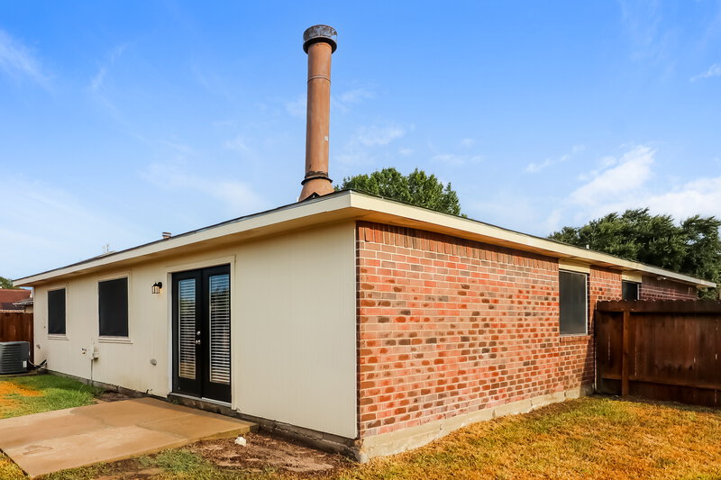 2,175/Mo, 4562 Buckleridge Rd Houston, TX 77053 Rear View 2