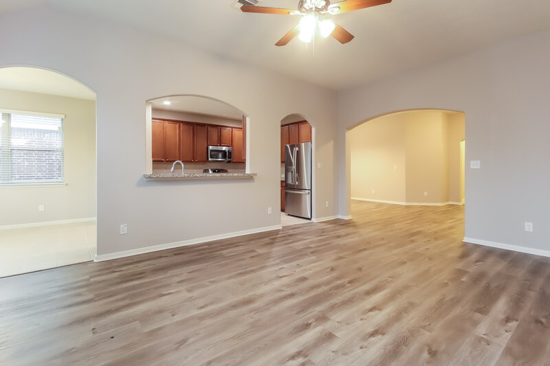 2,365/Mo, 12207 Golden Oasis Ln Humble, TX 77346 Living Room View 2
