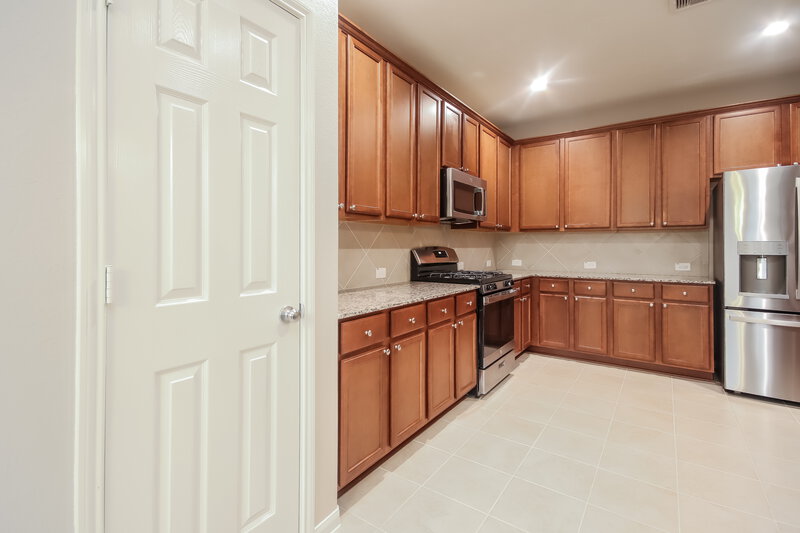 2,365/Mo, 12207 Golden Oasis Ln Humble, TX 77346 Kitchen View 3