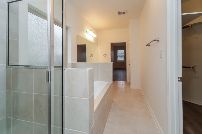2,365/Mo, 12207 Golden Oasis Ln Humble, TX 77346 Main Bathroom View