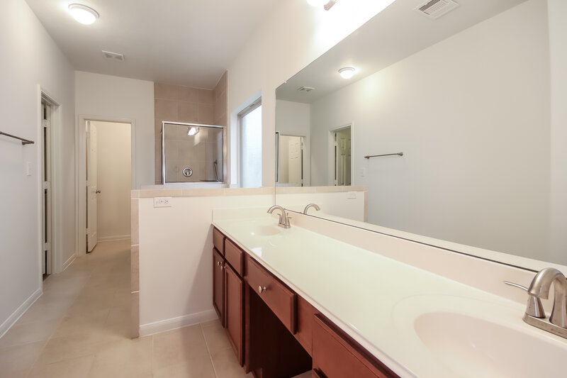 2,365/Mo, 12207 Golden Oasis Ln Humble, TX 77346 Main Bathroom View 2