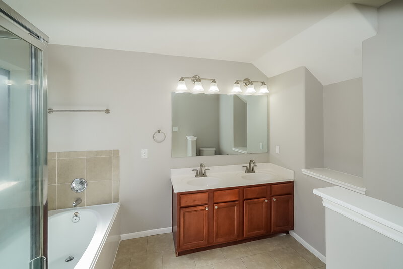 2,265/Mo, 21018 Neva Ct Humble, TX 77338 Main Bathroom View
