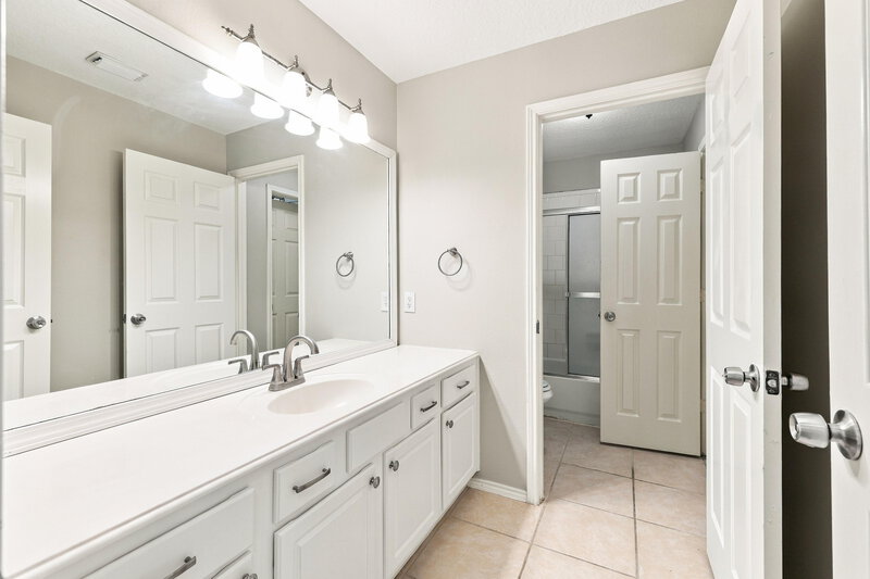 2,175/Mo, 11003 Sentry Ct Houston, TX 77065 Bathroom View 2