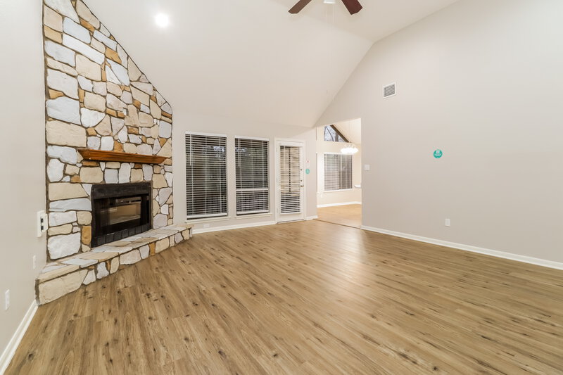 2,260/Mo, 1926 Topside Ct Crosby, TX 77532 Living Room View 2