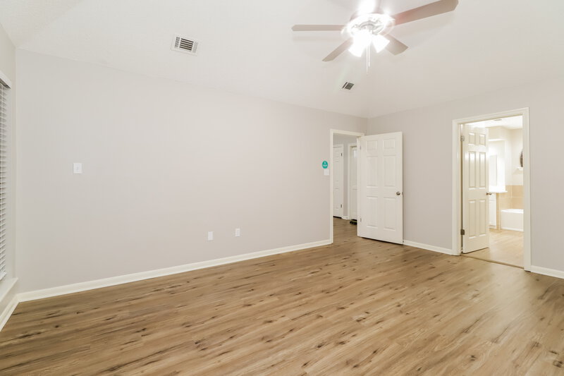 2,260/Mo, 1926 Topside Ct Crosby, TX 77532 Main Bedroom View