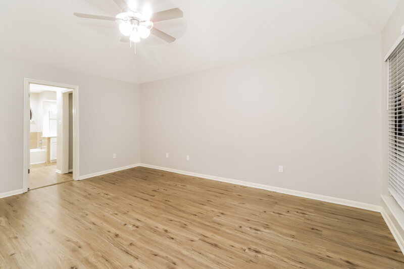 2,260/Mo, 1926 Topside Ct Crosby, TX 77532 Main Bedroom View 2