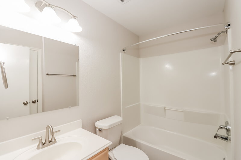 2,145/Mo, 6806 Oleander Grove Way Houston, TX 77049 Bathroom View