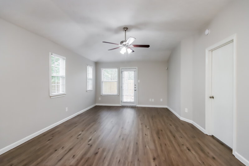 1,840/Mo, 5058 Willow Point Dr Conroe, TX 77303 Living Room View