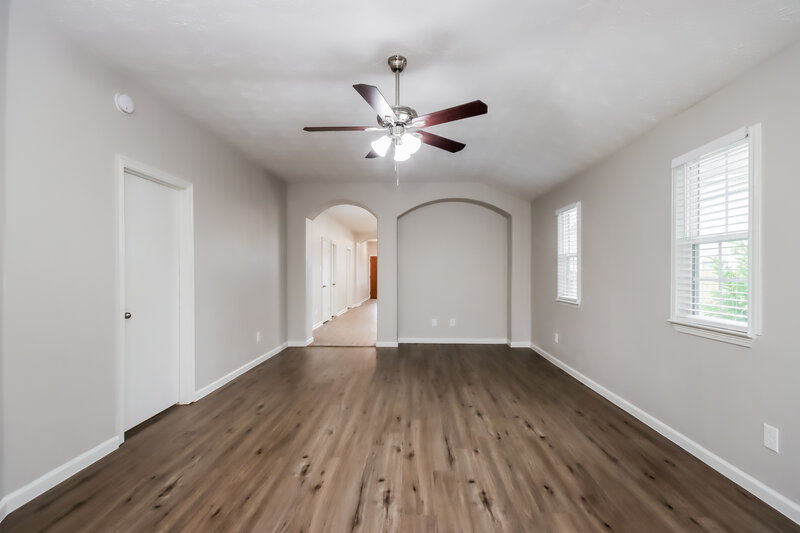 1,840/Mo, 5058 Willow Point Dr Conroe, TX 77303 Living Room View 2