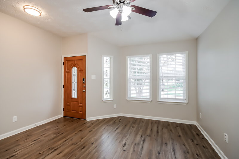 1,840/Mo, 5058 Willow Point Dr Conroe, TX 77303 Sitting Room View