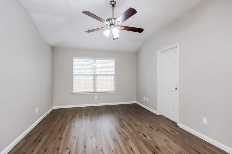1,840/Mo, 5058 Willow Point Dr Conroe, TX 77303 Main Bedroom View 2
