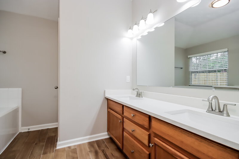 1,840/Mo, 5058 Willow Point Dr Conroe, TX 77303 Main Bathroom View