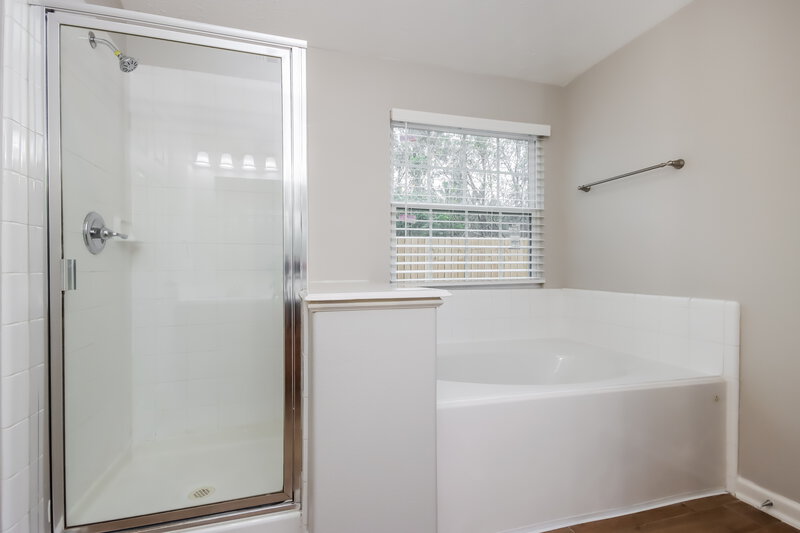 1,840/Mo, 5058 Willow Point Dr Conroe, TX 77303 Main Bathroom View 2