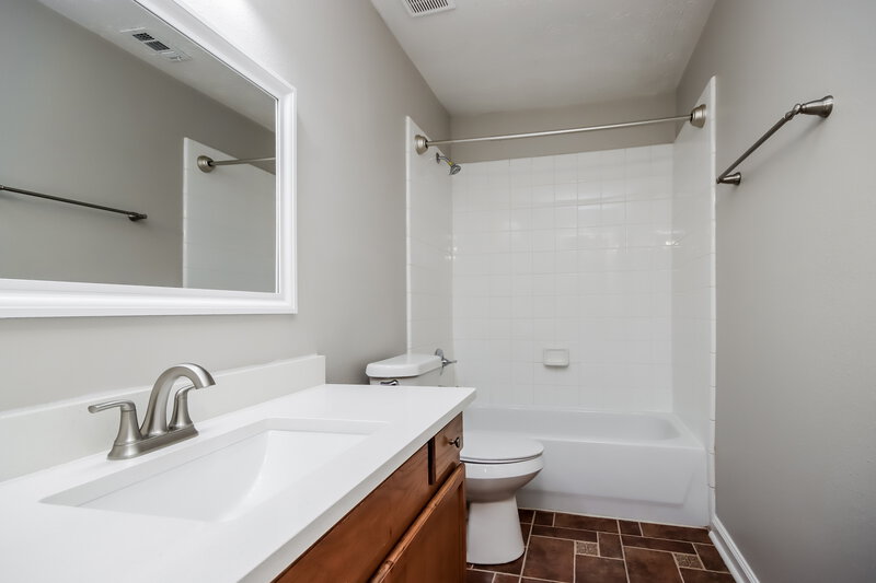 1,840/Mo, 5058 Willow Point Dr Conroe, TX 77303 Bathroom View