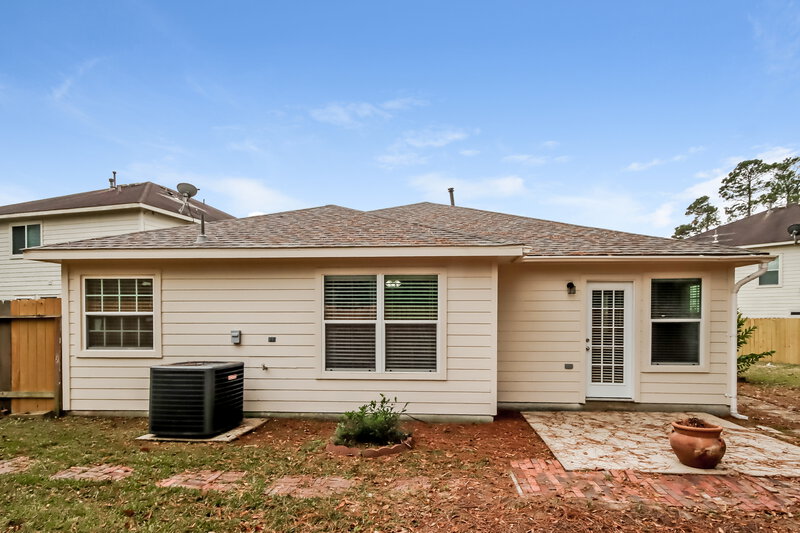 1,840/Mo, 5058 Willow Point Dr Conroe, TX 77303 Rear View