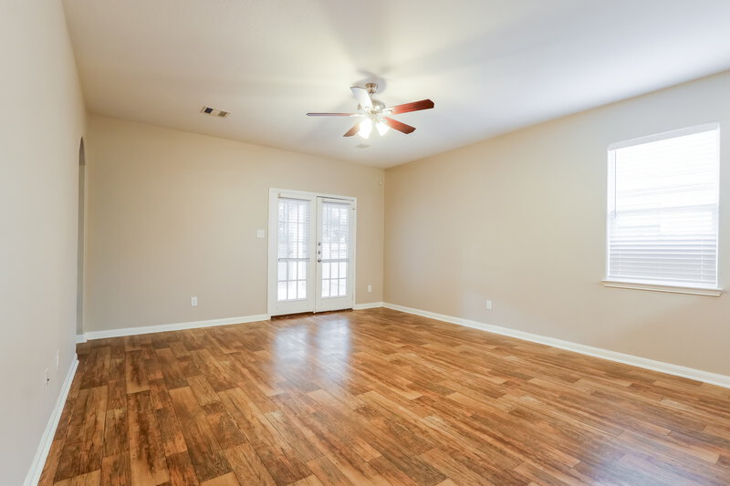 1,750/Mo, 2003 Lost Pine Ct Conroe, TX 77304 Living Room View