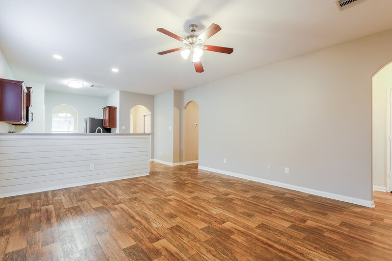 1,750/Mo, 2003 Lost Pine Ct Conroe, TX 77304 Living Room View 3