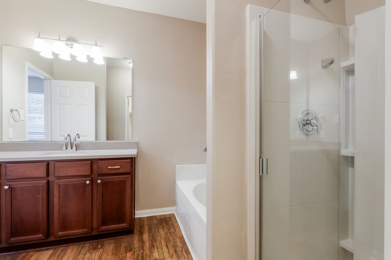 1,750/Mo, 2003 Lost Pine Ct Conroe, TX 77304 Main Bathroom View 2