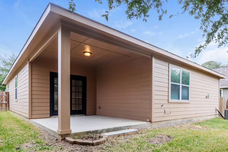 1,750/Mo, 2003 Lost Pine Ct Conroe, TX 77304 Rear View