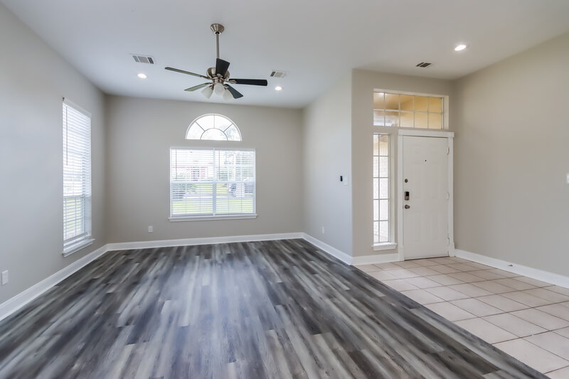 1,750/Mo, 6946 Gentle Breeze Dr Willis, TX 77318 Living Room View