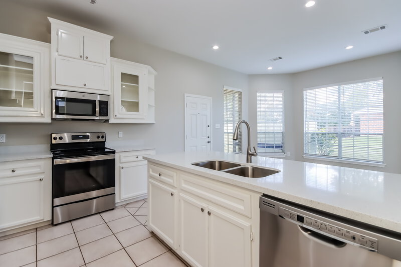 1,750/Mo, 6946 Gentle Breeze Dr Willis, TX 77318 Kitchen View 2