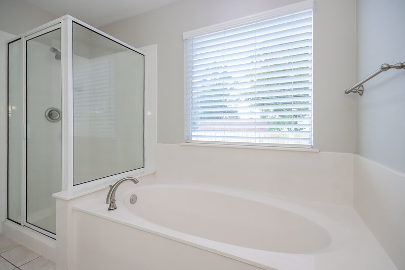 1,750/Mo, 6946 Gentle Breeze Dr Willis, TX 77318 Bathroom View