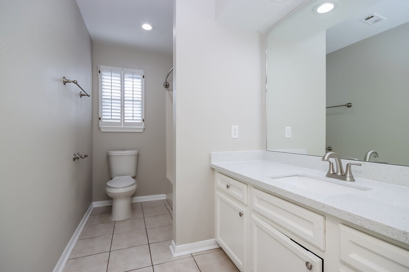 1,750/Mo, 6946 Gentle Breeze Dr Willis, TX 77318 Bathroom View 2